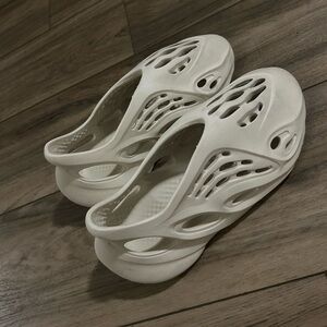Yeezy foam runner